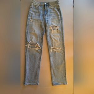 American Eagle Womens Light Wash Ripped Distressed Moms Jeans. Sz 4. Like New!